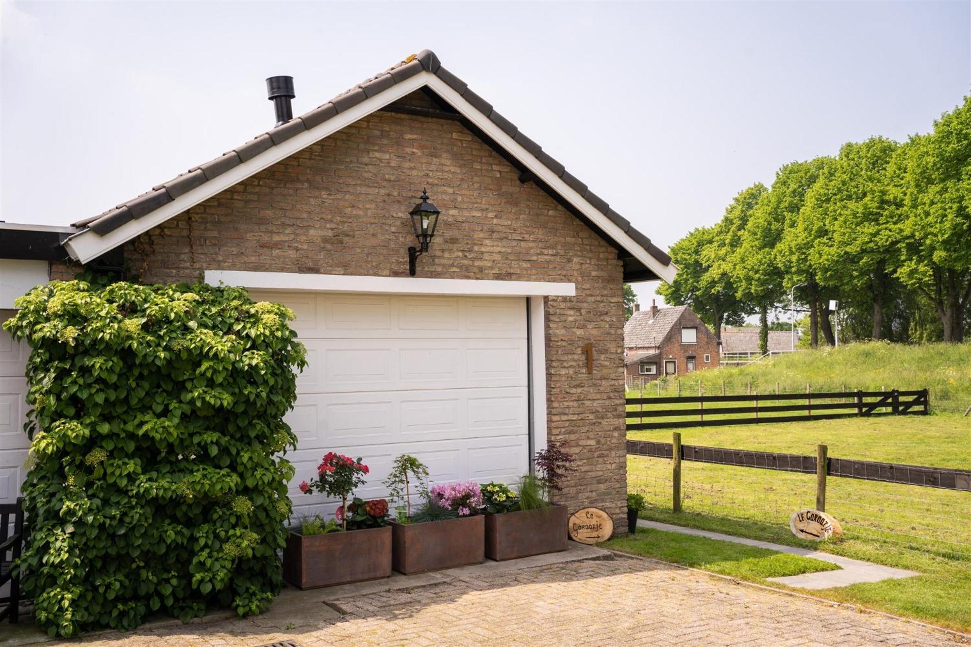 Vakantiewoning Le Garaazje 'S-Gravendeel Exterior photo